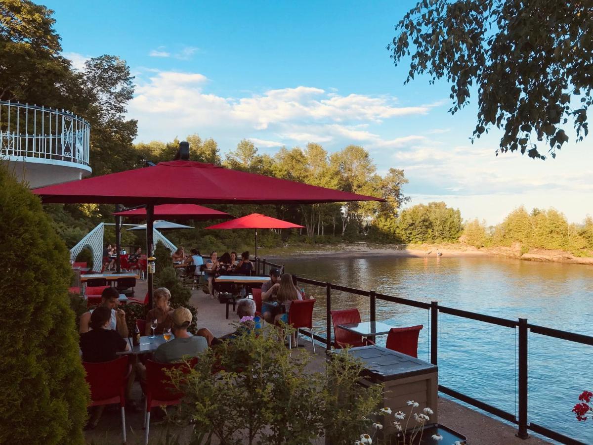 Goeliche Hotel Et Appartement Saint-Laurent-de-l'ile d'Orleans Ngoại thất bức ảnh