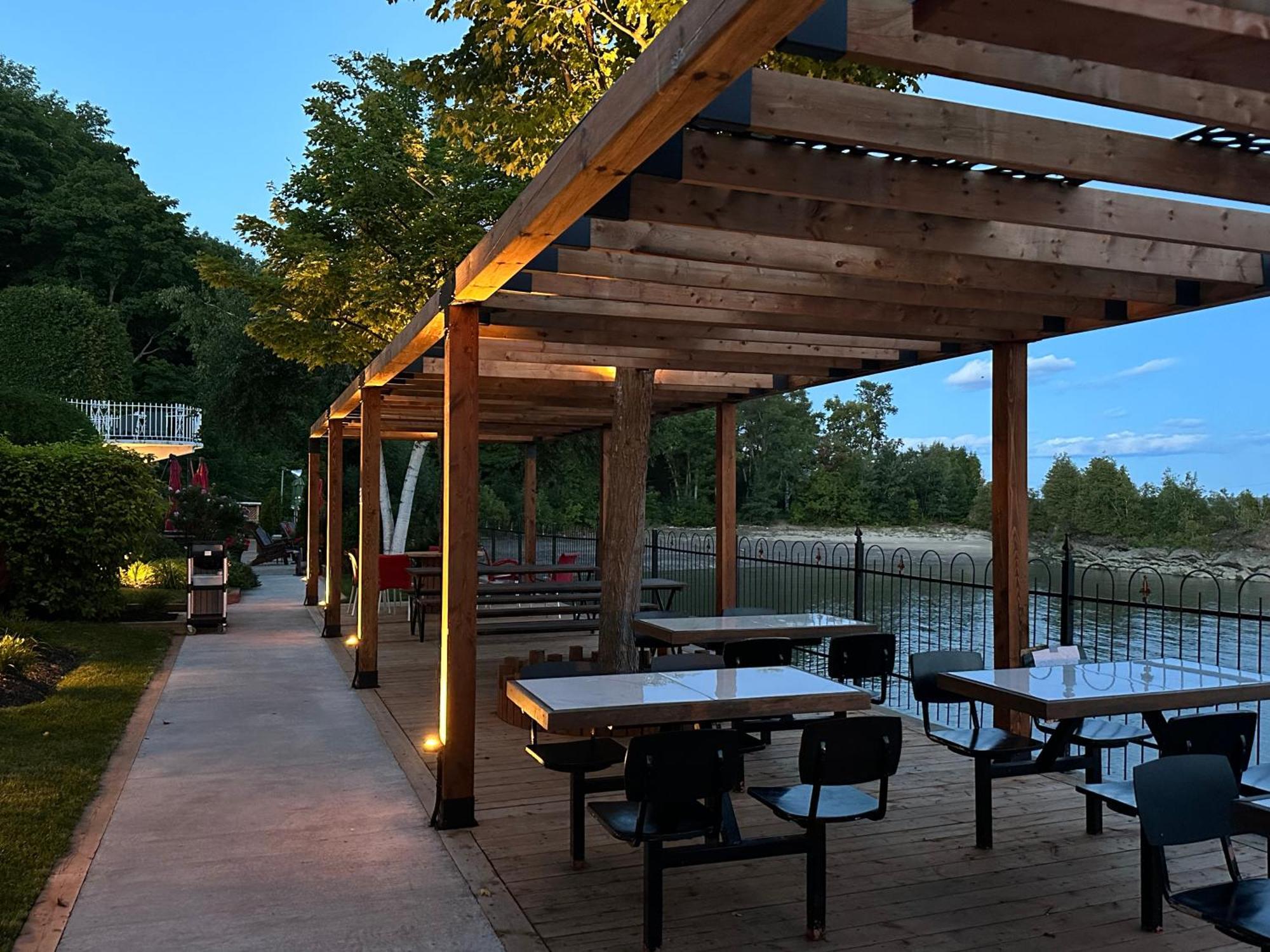 Goeliche Hotel Et Appartement Saint-Laurent-de-l'ile d'Orleans Ngoại thất bức ảnh