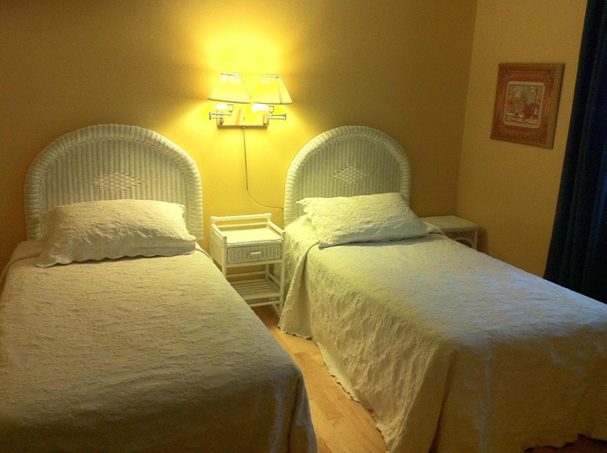 Goeliche Hotel Et Appartement Saint-Laurent-de-l'ile d'Orleans Phòng bức ảnh